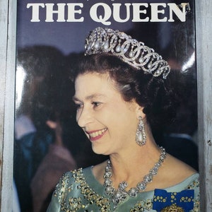 Royal Heritage Series The Queen by Ted Smart and David Gibbon 1983 Hardcover Book