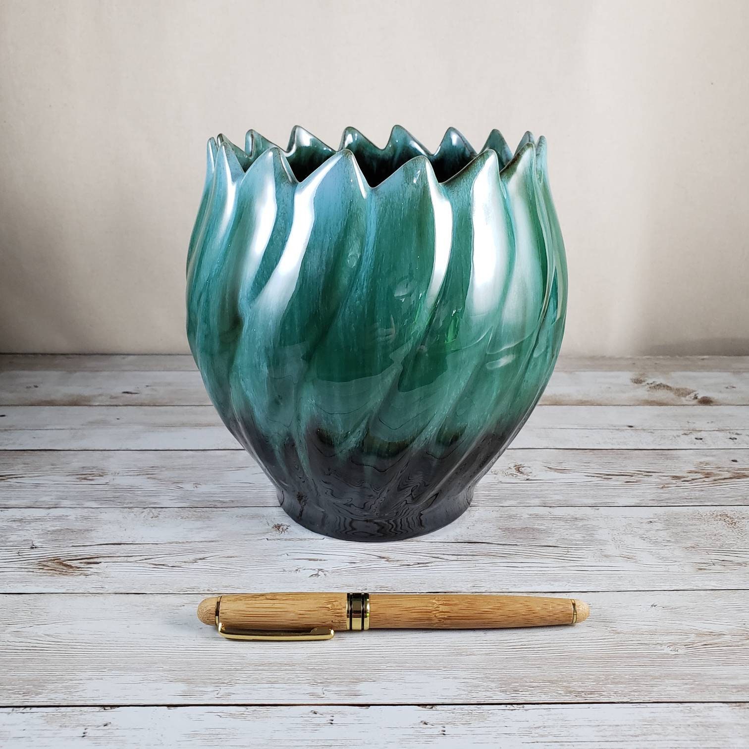Blue Mountain Pottery Tulip Planter in Green Reflow Glaze Etsy Canada