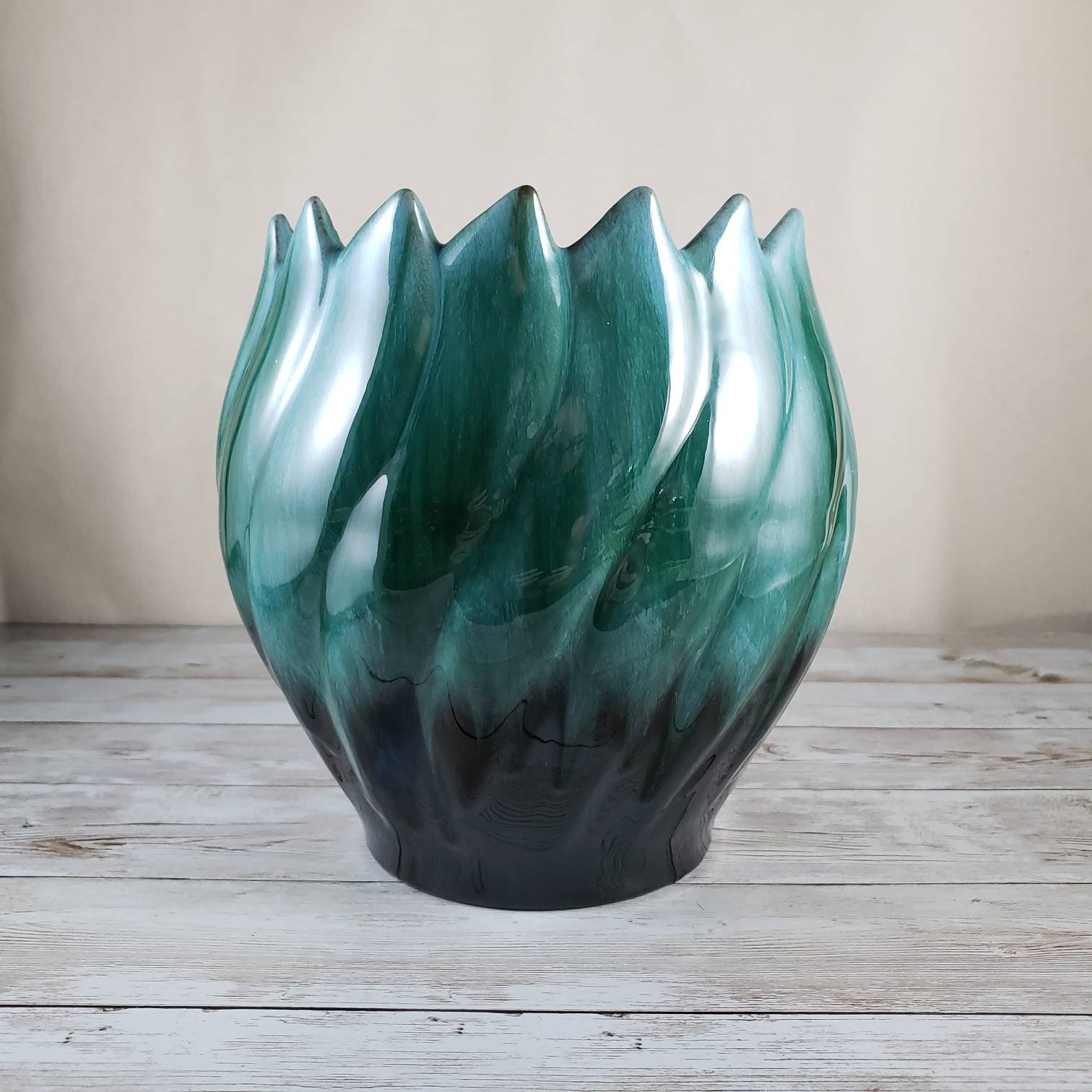 Blue Mountain Pottery Tulip Planter in Green Reflow Glaze Etsy Canada