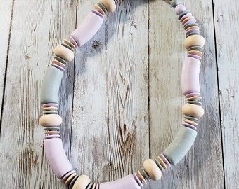 Collar de gargantilla con cuentas blanqueadas por el sol Avon / Lavanda, verde, beige natural / Bisutería pastel de la década de 1980 / Regalos para millennials