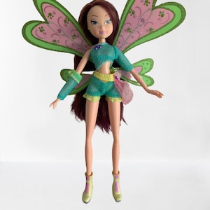 Poupée Bloom Lovix Winx Club Witty Toys saison 4 Fairy of Dragon Flame Smoby : Achat occasion | Figurines de collection Winx Jaune Bon état