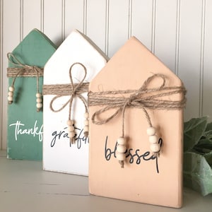 3 Wooden houses, Wood house Sign, Small Houses, Thankful Grateful and Blessed little houses,