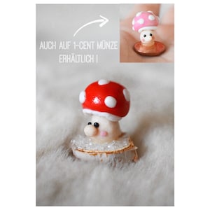 Glücksbringer Fliegenpilz kleines Geschenk / Deko aus Fimo auf 1-Cent Münze oder Holzplättchen mit Glitzerschnee.