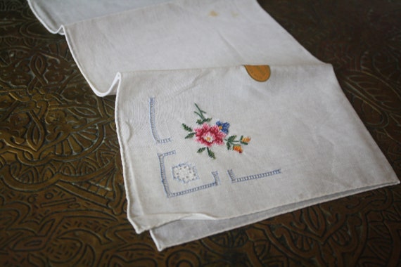 1950's Handkerchief - Cotton Hand Embroidered Vin… - image 1