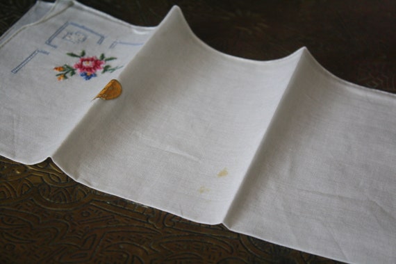 1950's Handkerchief - Cotton Hand Embroidered Vin… - image 3