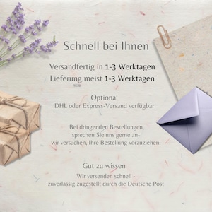May include: A textured off-white background featuring a sprig of purple lavender, a brown paper-wrapped gift tied with twine, a copper-colored paper clip, and a light purple envelope. The text reads Schnell bei Ihnen, Versandfertig in 1-3 Werktagen, Lieferung meist 1-3 Werktagen, Optional DHL oder Express-Versand verf&uuml;gbar, Bei dringenden Bestellungen sprechen Sie uns gerne an, wir versuchen, Ihre Bestellung vorzuziehen, Gut zu wissen, Wir versenden schnell - zuverl&auml;ssig zugestellt durch die Deutsche Post.