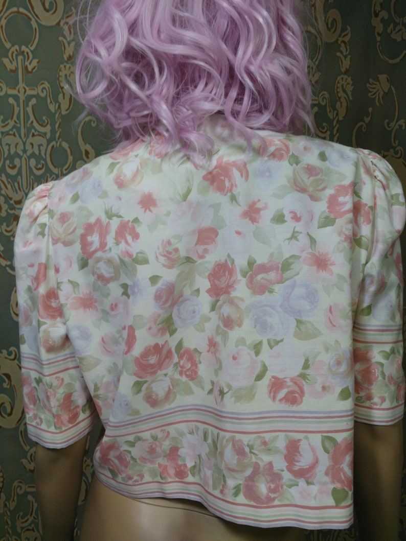 Vintage 80s Cropped Floral Top Button Front Blouse Puff Sleeves Boxy Size ML Cream Pink Green