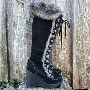 Y2K Aldo Black Suede Knee High Boots Faux Fur Trim Lace up  display picture 3