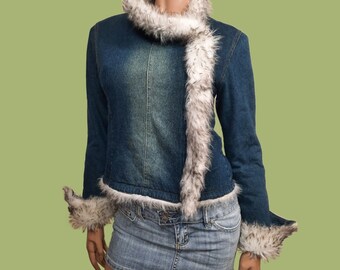 Vintage 90s Y2K Short Denim Jacket Faux Fur Trim Fleece Lining Size S Blue