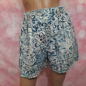 Vintage 80s high Waisted Shorts Pleated Front Size S Blue Floral Linen Cotton