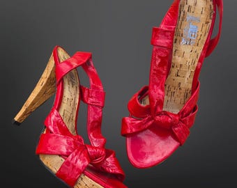 Y2K JLO Jennifer Lopez Red Patent Sandals Cork Heels Size 8 Slingback 2000s