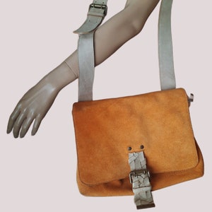 Vintage Carla Danelli Crossbody Messenger Bag Handbag Tan Brown Suede Boho