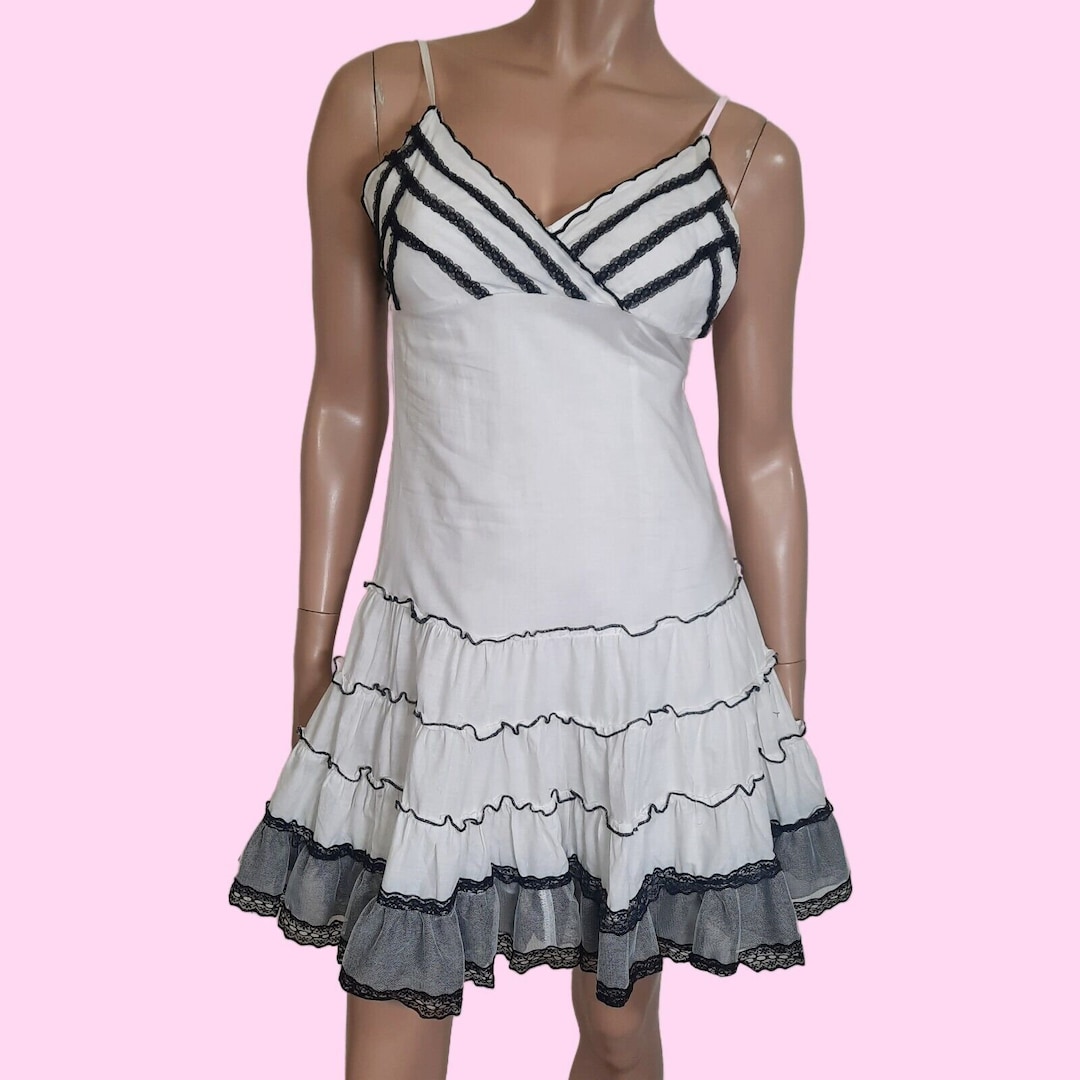 Vintage black and white printed sleeveless dress baby doll. M-L