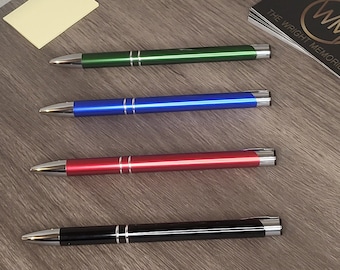 Personalisierter Kugelschreiber mit silberfarbenem Rand