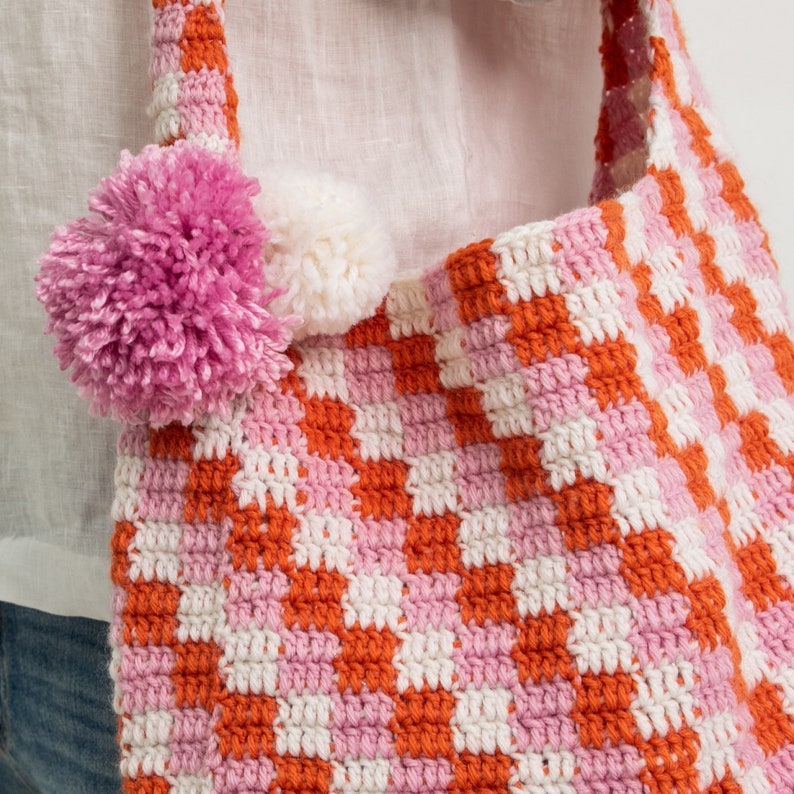 Pink and Orange Crochet Bag with PomPoms, Crochet shoulder bag, pink and orange summer bag, boho tote, checkered print bag, pink check bag image 3