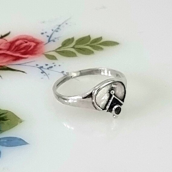 Vintage Silver Ring, Silver female ring. symbo… Gem
