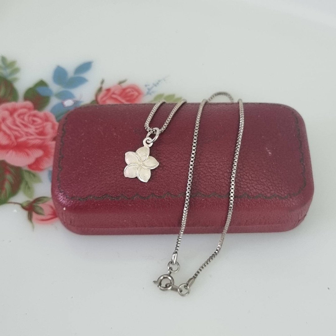 Sterling Silver Vintage Flower Pendant Necklace