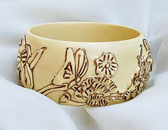 Vintage carved bangle, vintage carved hand painte… - image 3