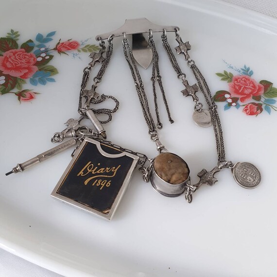 Vintage chatelaine - Gem