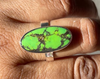 Grüner Türkisring, länglicher ovaler Statement-Ring aus Sterlingsilber, Cocktailring mit Spinnennetz-Türkis, natürlicher Boho-Edelsteinring, Geschenk für Sie