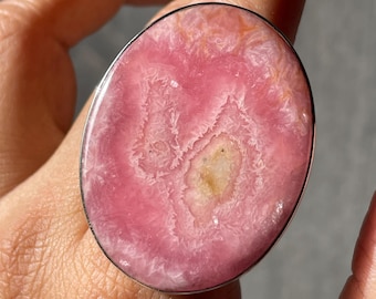 Anillo de plata de ley con rodocrosita, gema rosa, patrón dendrítico plumoso, joyería bohemia.