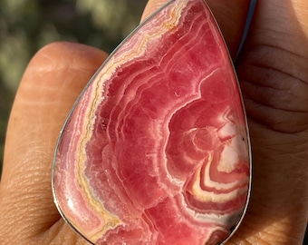 Anillo de rodocrosita, anillo llamativo con gema rosa ovalada grande, plata de ley, piedra rosa inca con bandas, joyería bohemia hecha a mano, regalo para ella.
