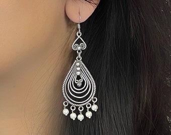 Pendientes tribales de plata de ley oxidada, estilo bohemio colgante hechos a mano.