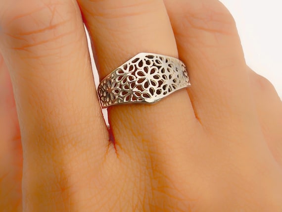 ハンドメイドのシルバーリングインディアンジュエリー風