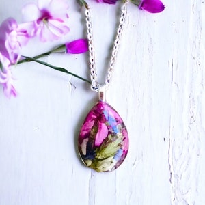 Tear drop pendant. Memorial beads. Wedding flowers. Funeral flowers. Made with real flowers
