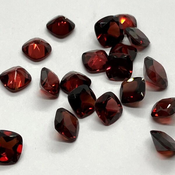 Mozambique Garnet Cushion Cut Faceted AAA Natural Quality Loose Gemstone For Making Jewelry 3x3,5x5,6x6,7x7,8x8,9x9,10x10 Cushion Red Garnet