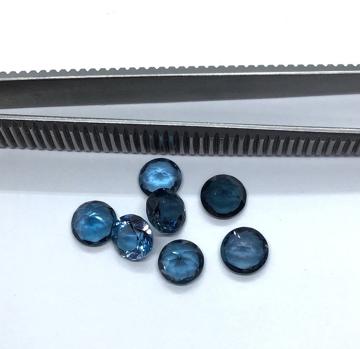 AAA ロンドンブルートパーズ 宝石: ラウンドファセットルースストーン