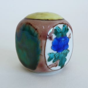 Kutani porcelain Fuchin weight Hand painted ,Vtg. Japanese Handcrafted Art Ceramic Fuchin Scroll weight #A6157