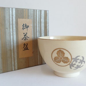 Handcrafted Chawan tea bowl with Samurai Mon emblem, Japanese Kyo-yaki Studio pottery Matcha tea bowl,Mark-Sign on bottom,Original box #4173