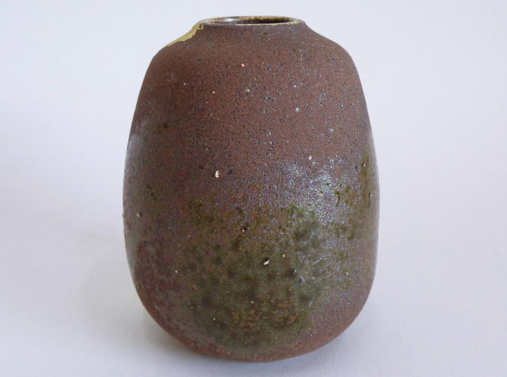 工芸品 Kutani ware vase by Takashi Kitamura Small Vase by Takashi Kitamura Japanese Kutani Artistic Pottery