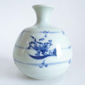 Collectible Tokkuri bottle Japanese Artistic pottery Hand made-Hand painted Blue White ceramic porcelain Sake server ,Signed by Artist #JI8