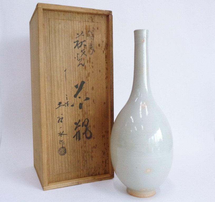 アンティークの一輪挿し、日本の萩焼工芸品、韓国の陶器技法による