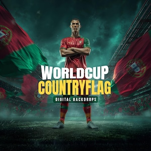 Könnte beinhalten: Ein digitaler Hintergrund mit einem Fußballspieler im rot-grünen Trikot mit verschränkten Armen auf einem Spielfeld, flankiert von großen portugiesischen Flaggen. Der Text lautet "WORLDCUP COUNTRYFLAG" in Weiß und Gelb, darunter "DIGITAL BACKDROPS".