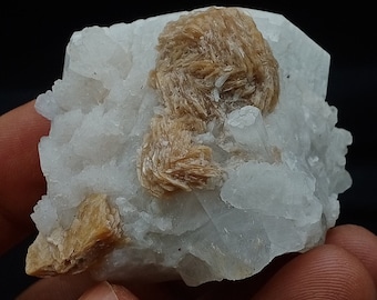 Muestra de berilo de goshenita con cuarzo, mica y albita, Skardu, Pakistán