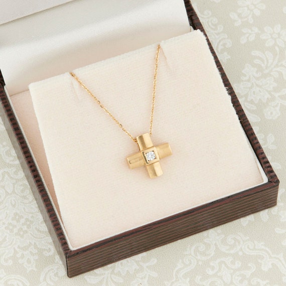 14K Gold Diamond Cross Necklace – Heavenly Jewelry