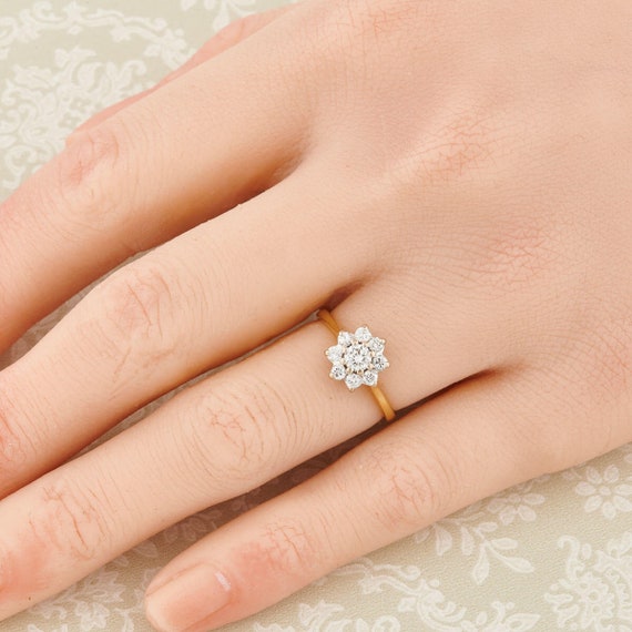 18ct Gold Diamond Cluster Ring Second Hand Brilliant Cut Diamond