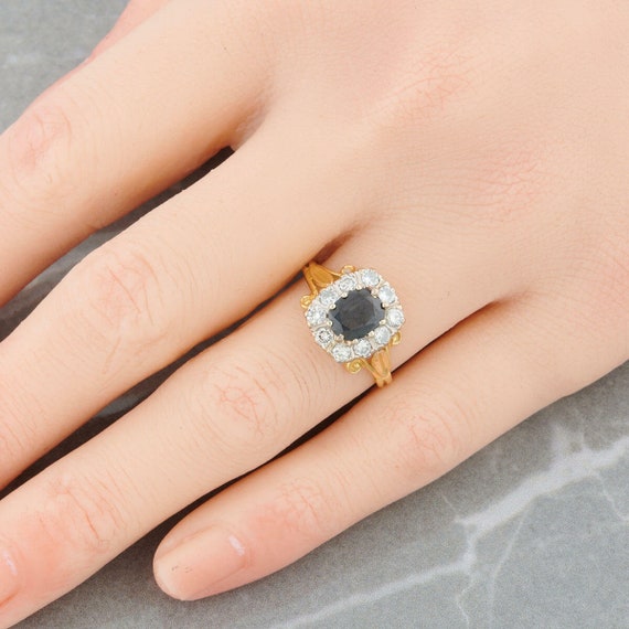 18ct Gold Oval Sapphire and Diamond Cluster Ring Second Hand 18k