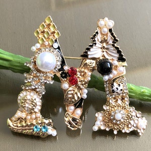 Broche lettre M, broche monogramme initiale, grande broche, broche florale, grande broche, broche en cristal, cadeau bijoux lettre