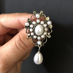 Brosche Pin Weiße Perlenbrosche Perlenschmuck Bild 1