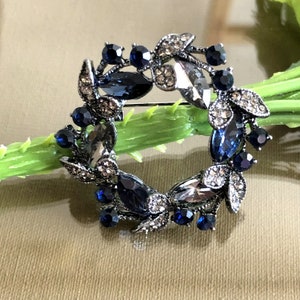 Crystal rhinestone wreath brooch, Blue black brooch, Vintage style jewelry, Gifts for her, Wreath brooch pin