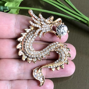 Dragon brooch brooch pin, Vintage style gold brooch, Costume Jewelry for Men or Women, Animal jewellery, Brooch for suit. Friend gift