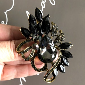 Black brooch pin cheap