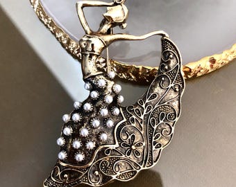 Flamenco Dancer Brooch – Vintage Style Jewelry Pin