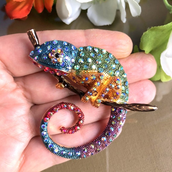 Chameleon brooch 2024
