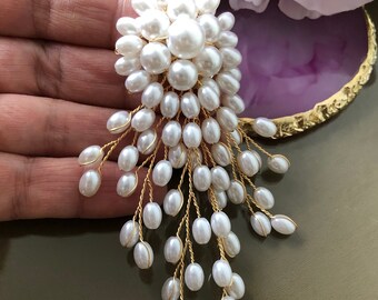 Broche Vintage Cascade De Perles Blanches Et Chaînettes - Bon état