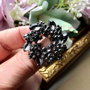 Crystal rhinestone wreath brooch, Black gray brooch, Vintage style jewelry, Gifts for her, Wreath brooch pin